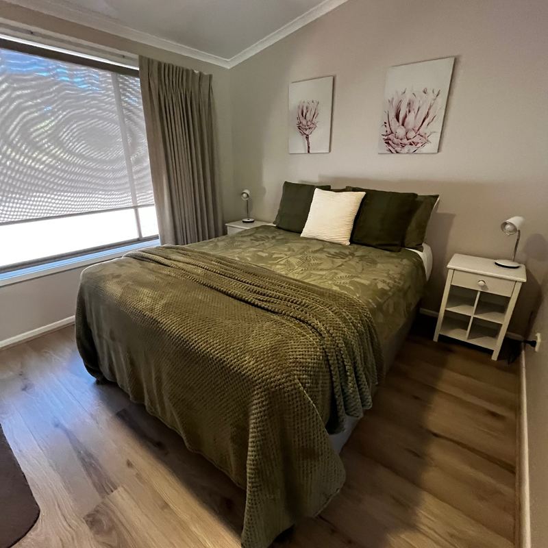 Queen bedroom in a Murray Bank family unit